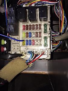 Confused on fuses.  Probably a simple thing-fuse-box.jpg