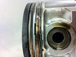 Cracked Crankshaft-small-piston.jpg