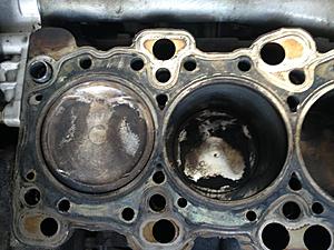 Motor blown? broken spark plug-left-pistons.jpg