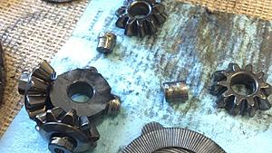 how does this happen (Inside my rear diff)-img_20140907_094142_485.jpg