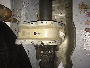 Driveshaft carrier stud snapped and don't know how to fix it?-img_4232.jpg