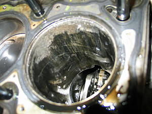 Cracked Piston #2..WTH?-150_5035.jpg