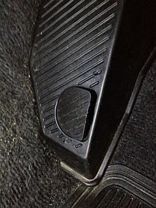 How do you remove the foot rest-photo-3.jpg