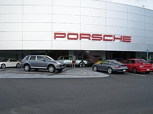 My Dirty EVO In Front Of The World's Largest Porsche Dealership =)-100_0951.jpg