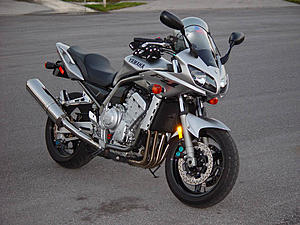 Which Motorcycle should be parked next to my EVO?-fz1-right-front.jpg