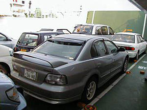 spoiler off the back roof\window-galant.jpg