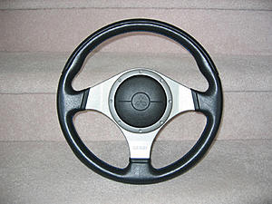 FS:  EVO VII MOMO Steering Wheel w/ Airbag-momofront.jpg