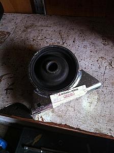 FS:06 5 speed trans and oem front motor mount-photo-4-.jpg