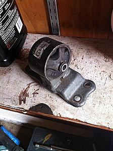 FS:06 5 speed trans and oem front motor mount-photo-1-.jpg